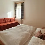 Farm stay Neufangbauer, Familie Sabine Und Peter Hauser