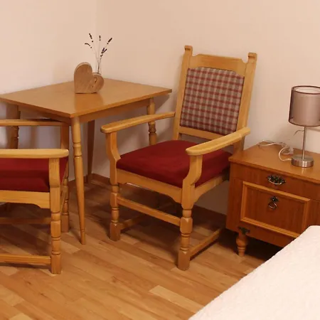 Farm stay Neufangbauer, Familie Sabine Und Peter Hauser *