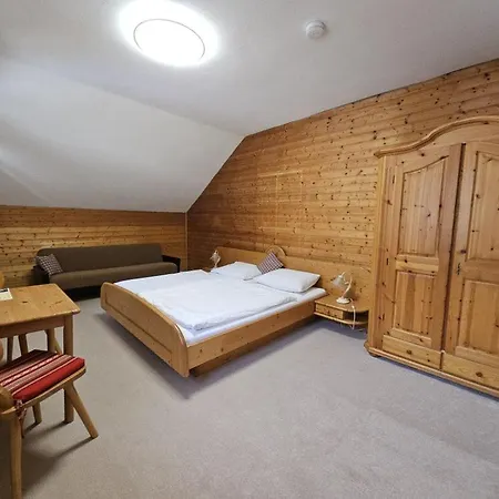 Neufangbauer, Familie Sabine Und Peter Hauser *